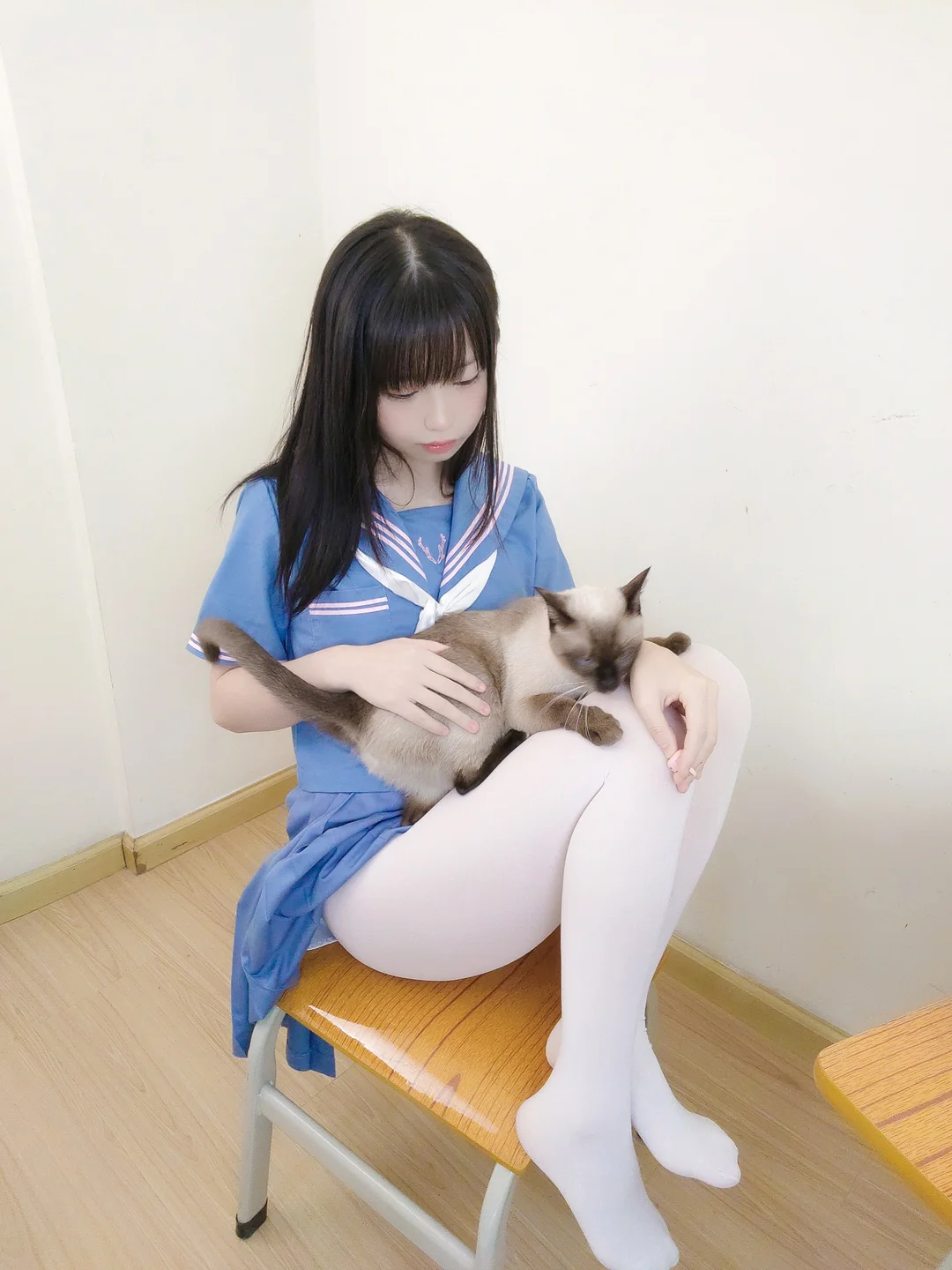 十万珍吱伏特 - 撸猫日记 [102P,1V-305MB] tg@simisebaisi 【丝足阁】074.webp
